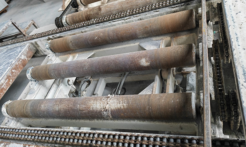 Zařízení pro zvedání palet zatáčky