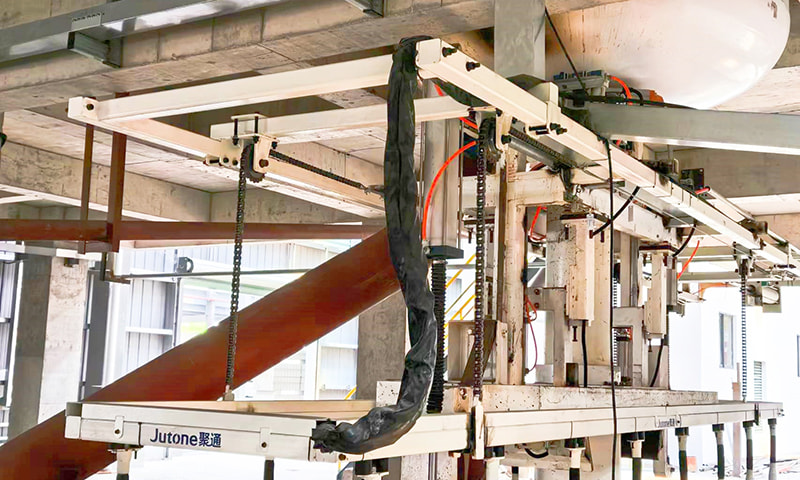 Zvedání zařízení na odlévání